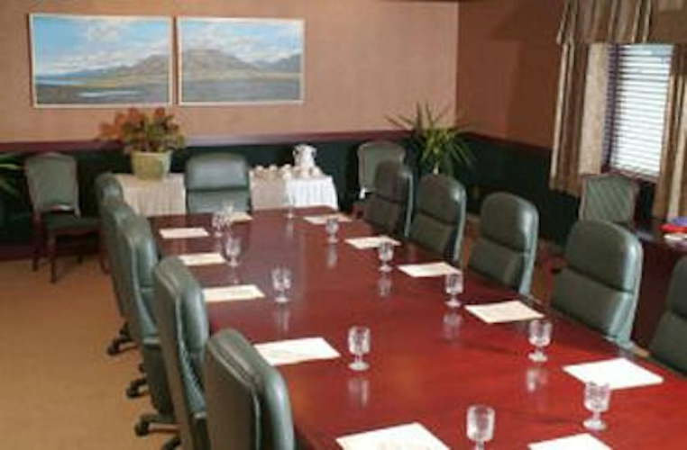 Pike's Waterfront Lodge photo 11