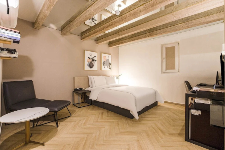 A-NA Hotel