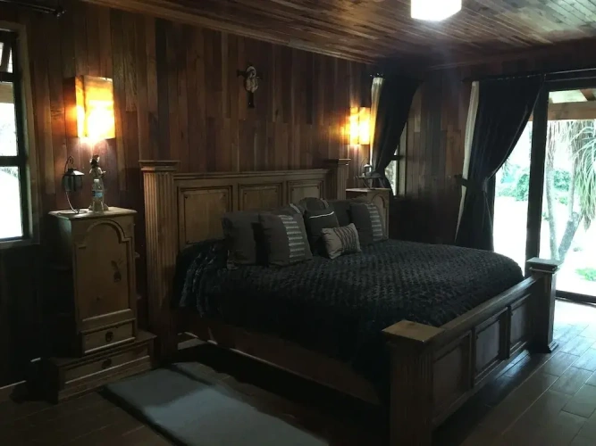 5 Bedrooms Cottage