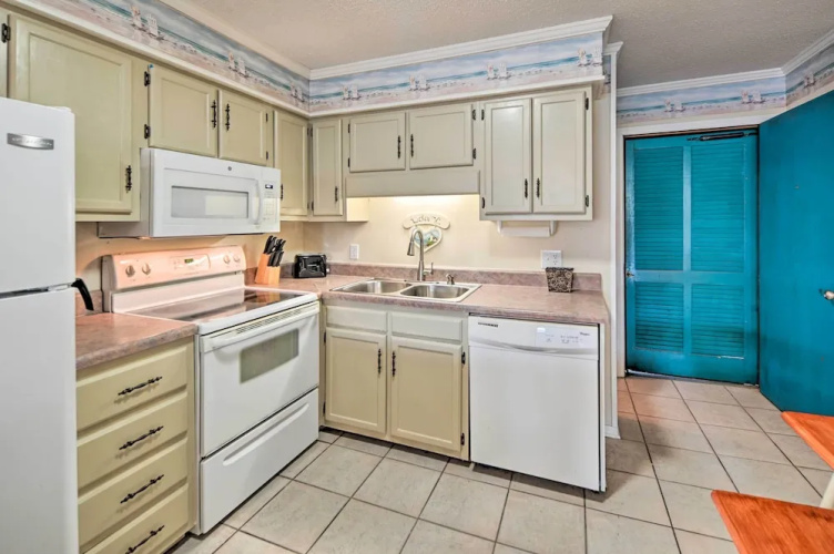 Myrtle Beach Condo w/ Community Beach Access!