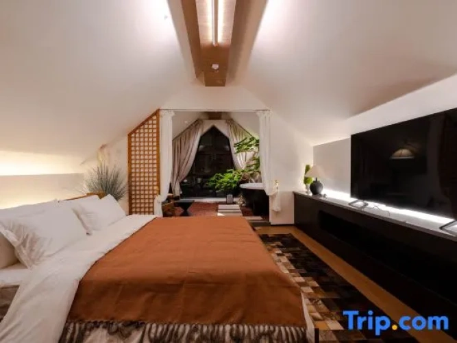 Suite with mountain view