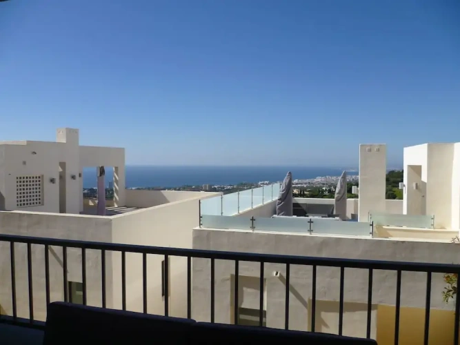 3 Bedrooms Apartment