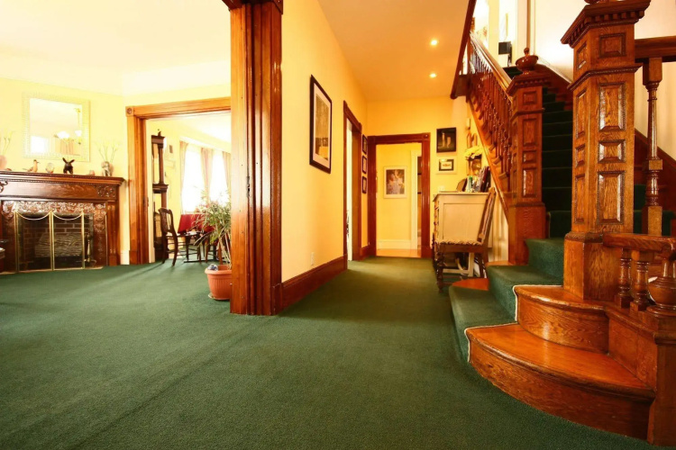 Come From Away B&B Inn