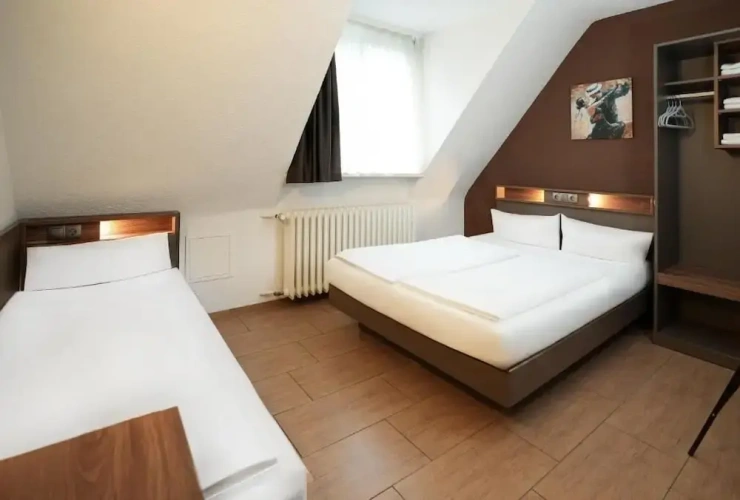 Standard Triple room