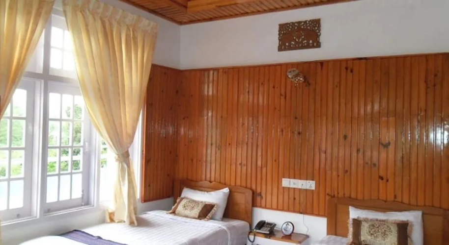Pine Breeze Hotel