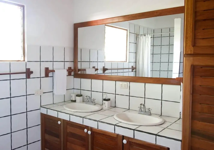 2 Bedrooms Standard Triple Basement room