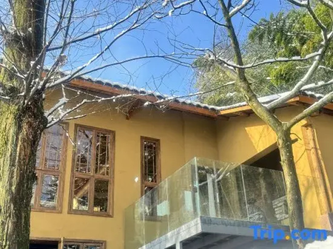 Xunzhen Mountain House