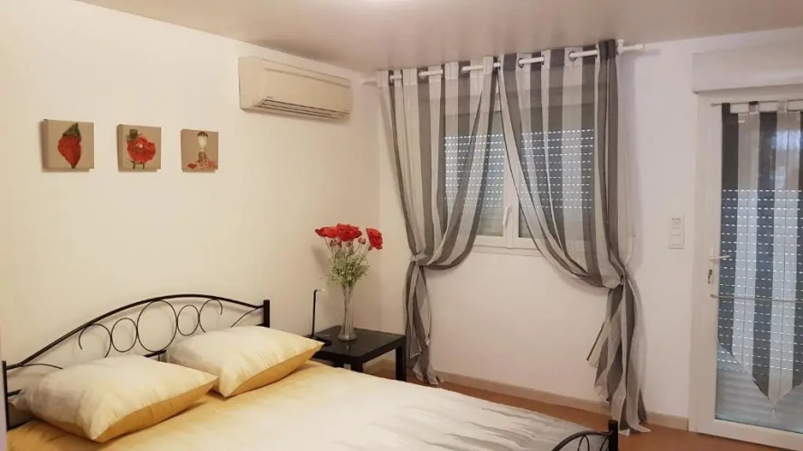 2 Bedrooms Cottage