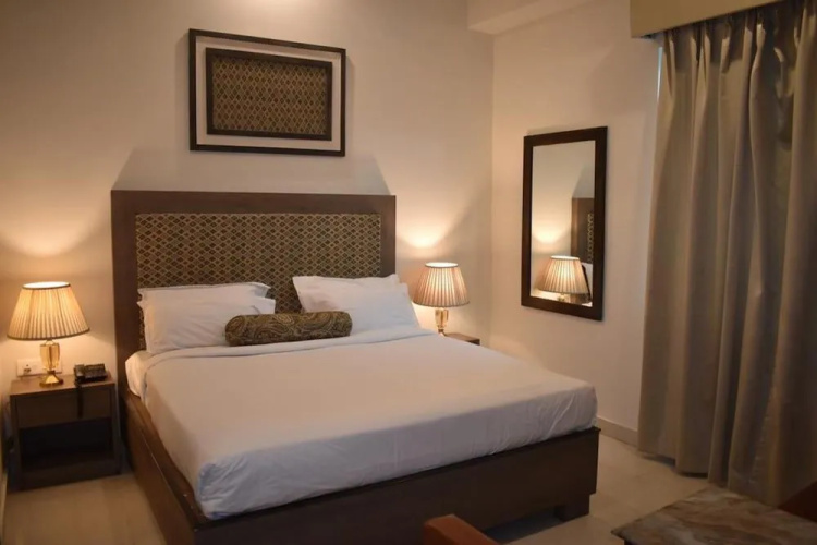 Noosa By Dcrest Hotel