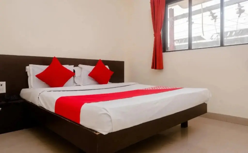 OYO 23285 The Diplomat Lodging