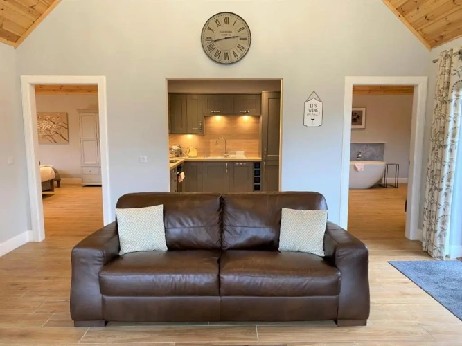 2 Bedrooms Cottage