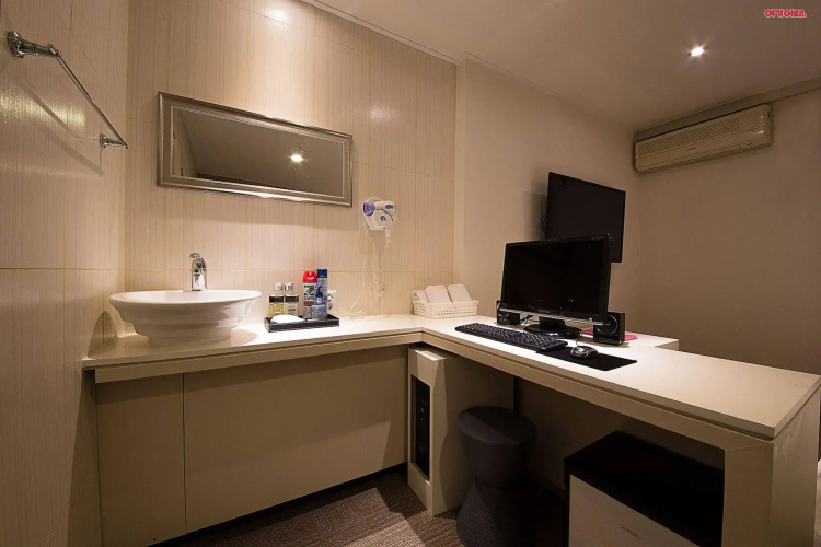 EZ Hotel