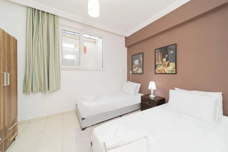 Spacious Flat With Backyard in Muratpasa