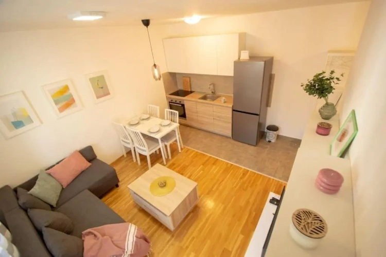 2 Bedrooms Apartment