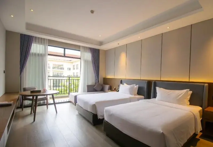 Standard Twin room with balcony