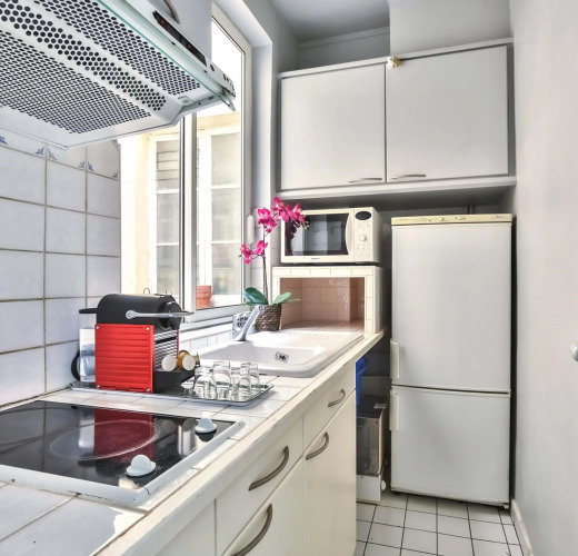 836 - Eiffel Tower View  - Parisian apartment - Featured