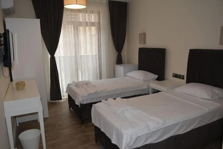Li̇mi̇s Otel