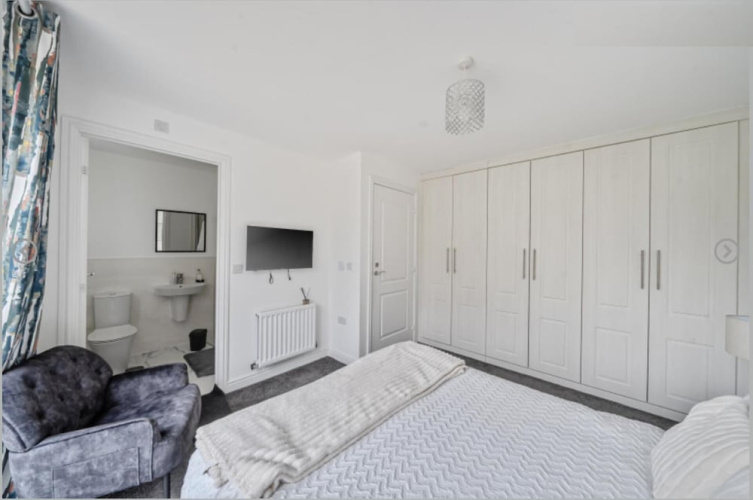 House - Sleeps 6 & Free Parking