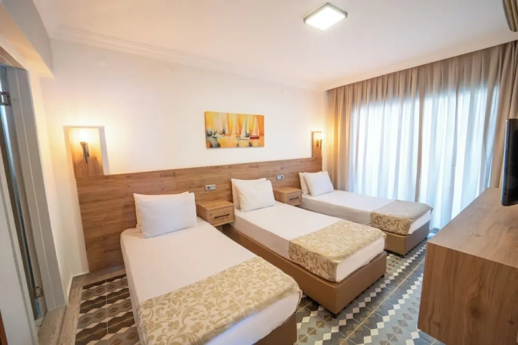 Standard Triple room with balcony