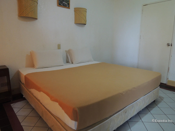 Estaca Bay Gardens Conference Resort