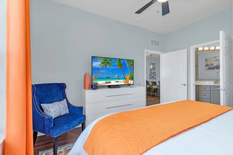 Condo w/ Prime View of Lake, Pool & Fireworks!