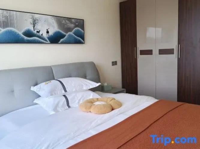 Suite with lake view