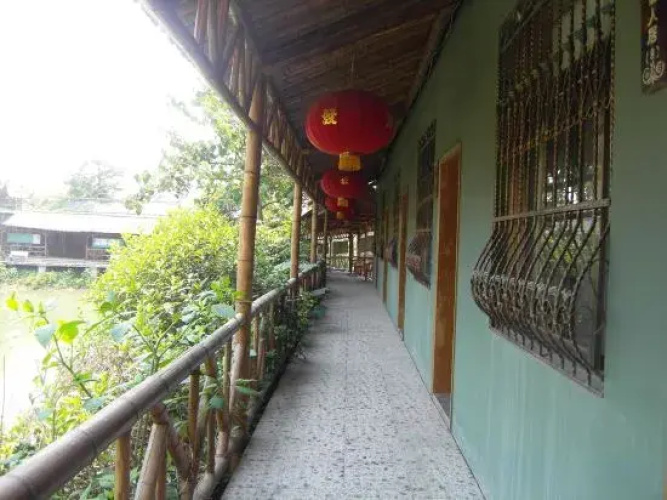 Shangri-La Holiday Manor