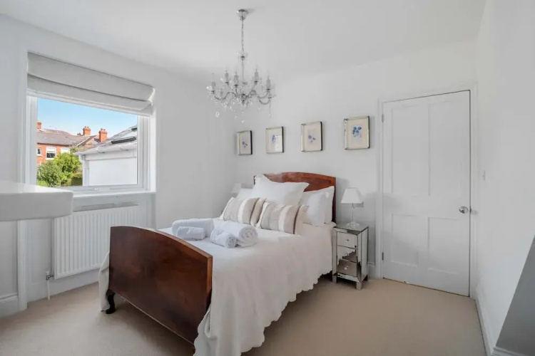 Host Stay Iris Cottage