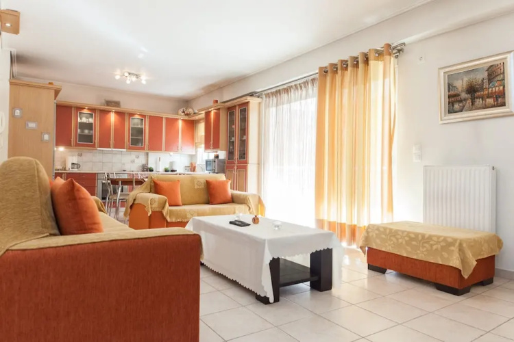 Scenic Balcony Apt in Vibrant Petralona