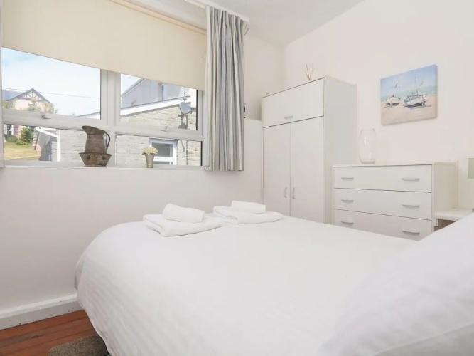 4 Thornlea Mews