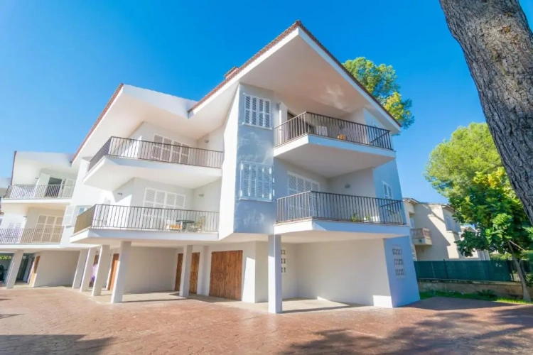 3 Bedrooms Apartment