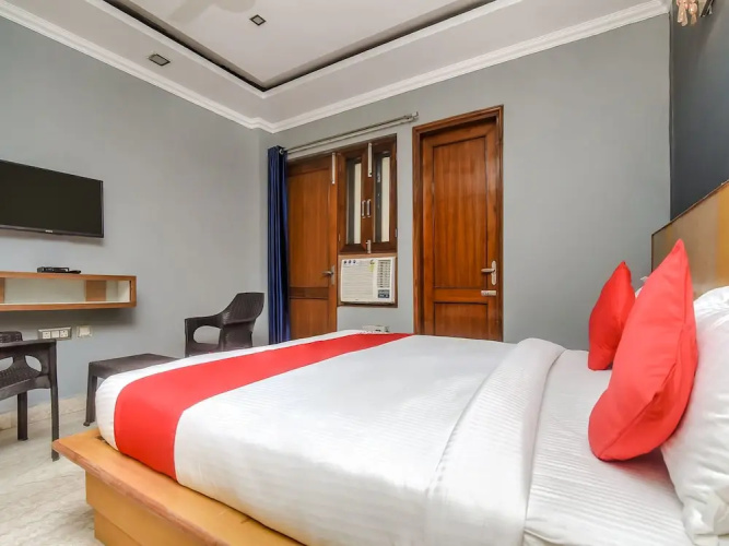 OYO 18254 Glorious Stayz