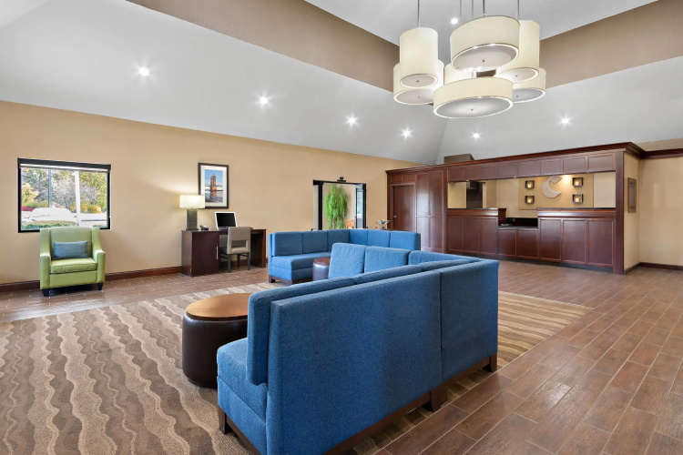 Comfort Inn & Suites Cincinnati Eastgate