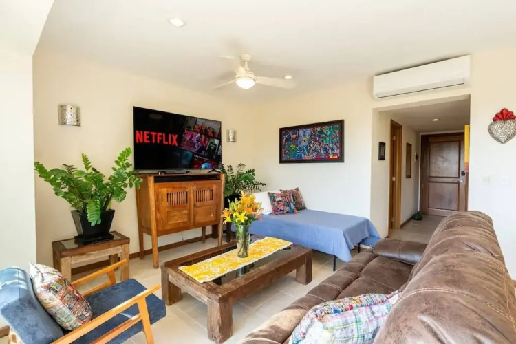 Sleeps 6 Views Beach 1 Block