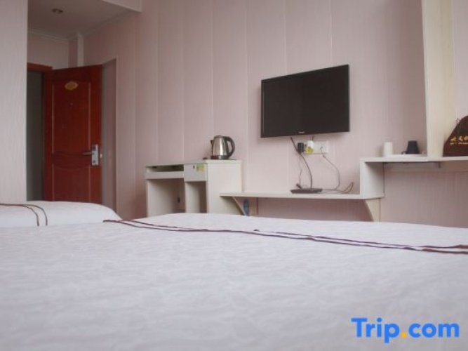 Comfort Triple Family room