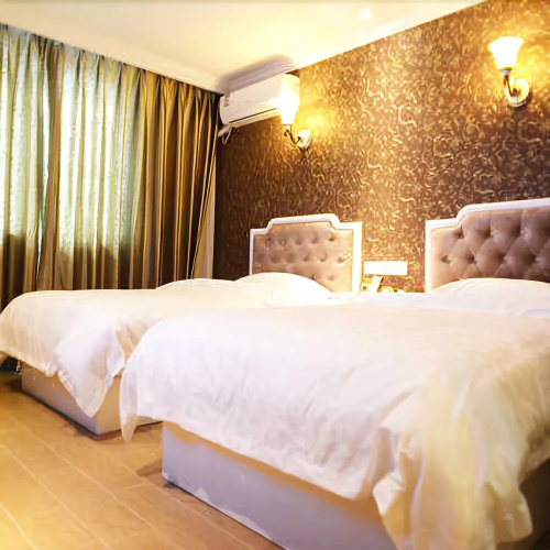 F1 Hotel