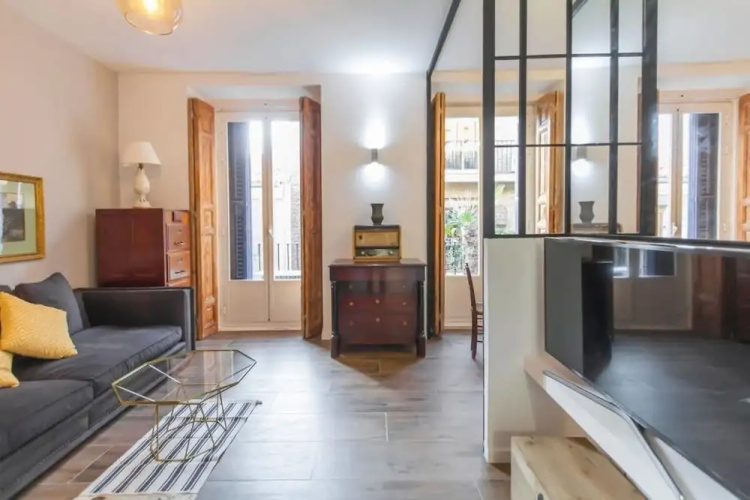 Bright & Compact One Bed Apartment in Malasaña