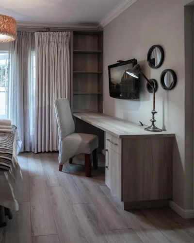 Royal Albert Suites