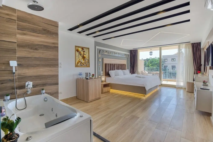 Suite with balcony and with mountain view