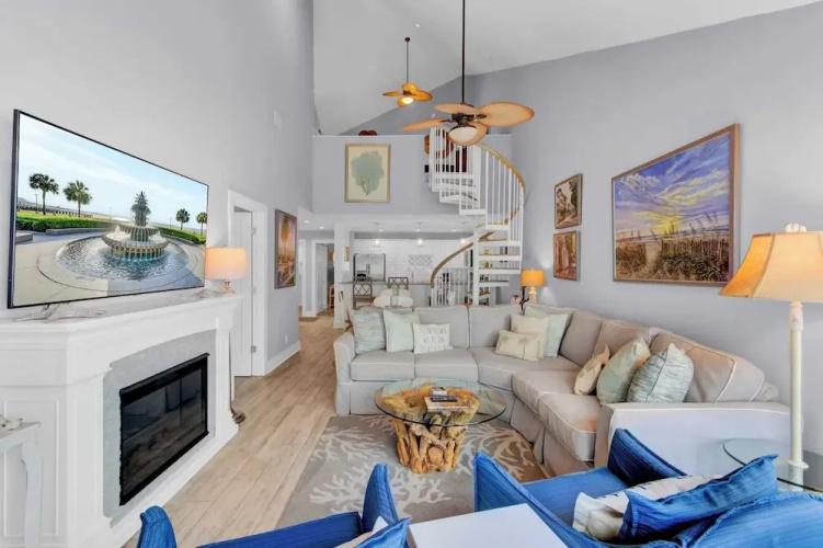 518 Seascape Waterfront Views + Community Pool