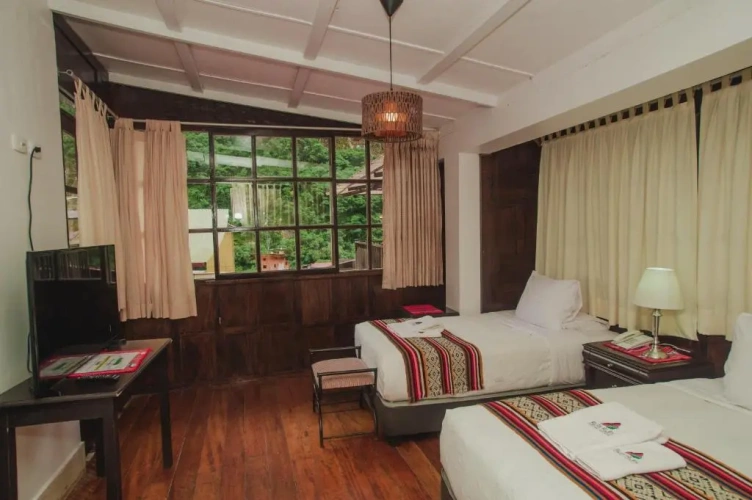 Standard Twin room with mountain view