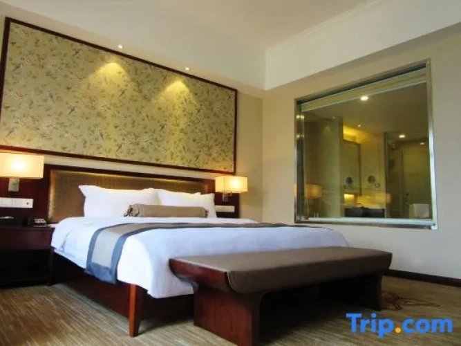 Suite with mountain view