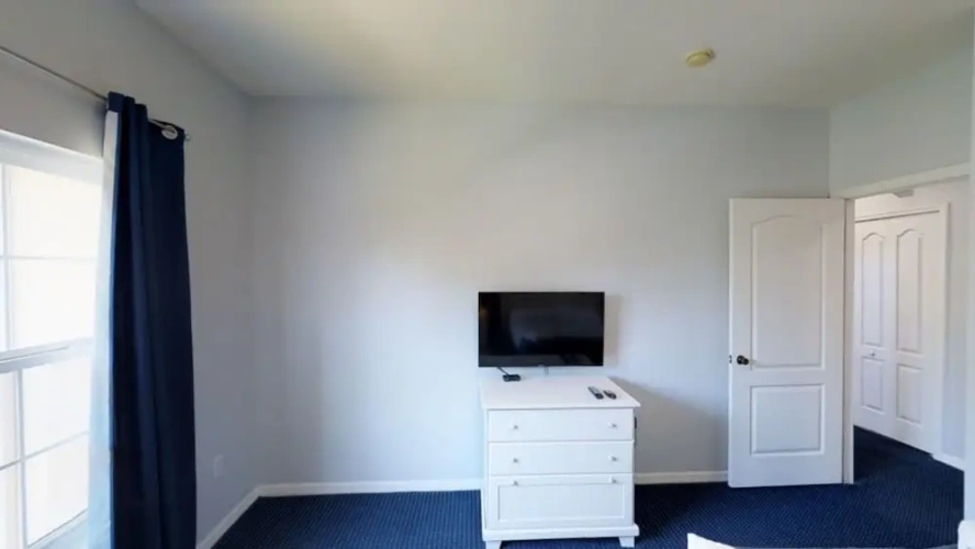 3 Bedrooms Apartment