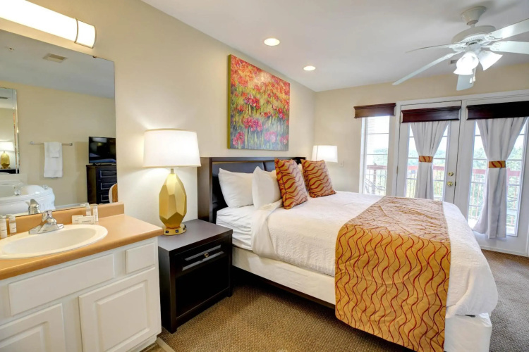 Grand Crowne Resort