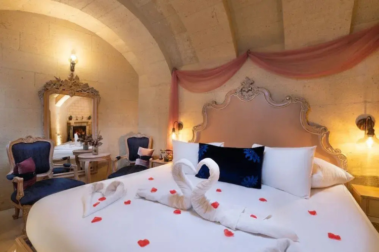 Elysion Cave Suites