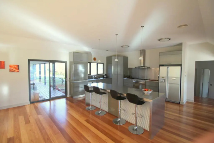 3 Bells Alpine CottageOver view