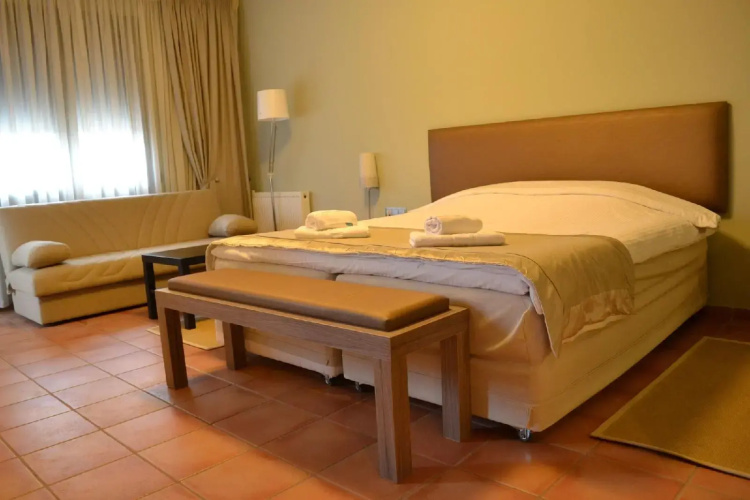 Ellopia Point Hotel