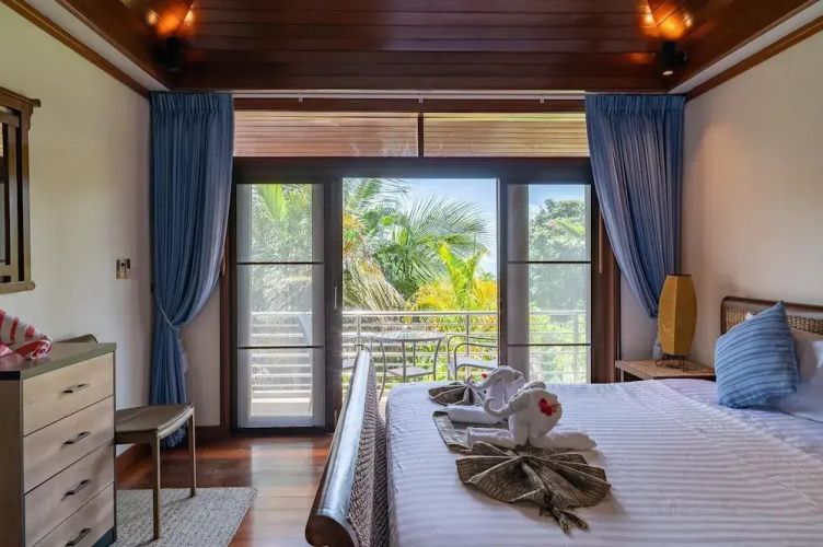 4BR Villa beach walking distance KBR44