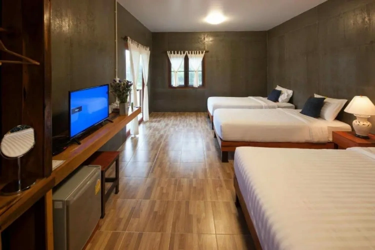 Standard Quadruple room with garden view