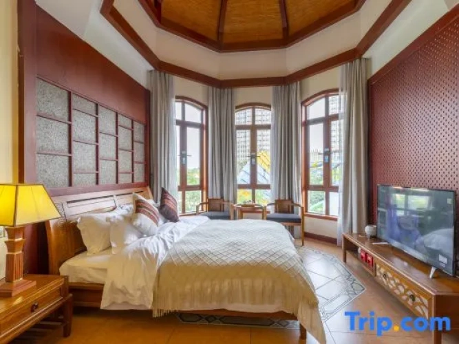 5 Bedrooms Villa
